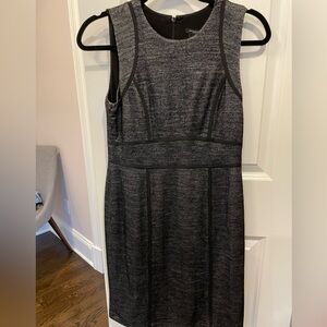 Ann Taylor Houndstooth Sheath Dress with Black Piping Detail (Size 4)